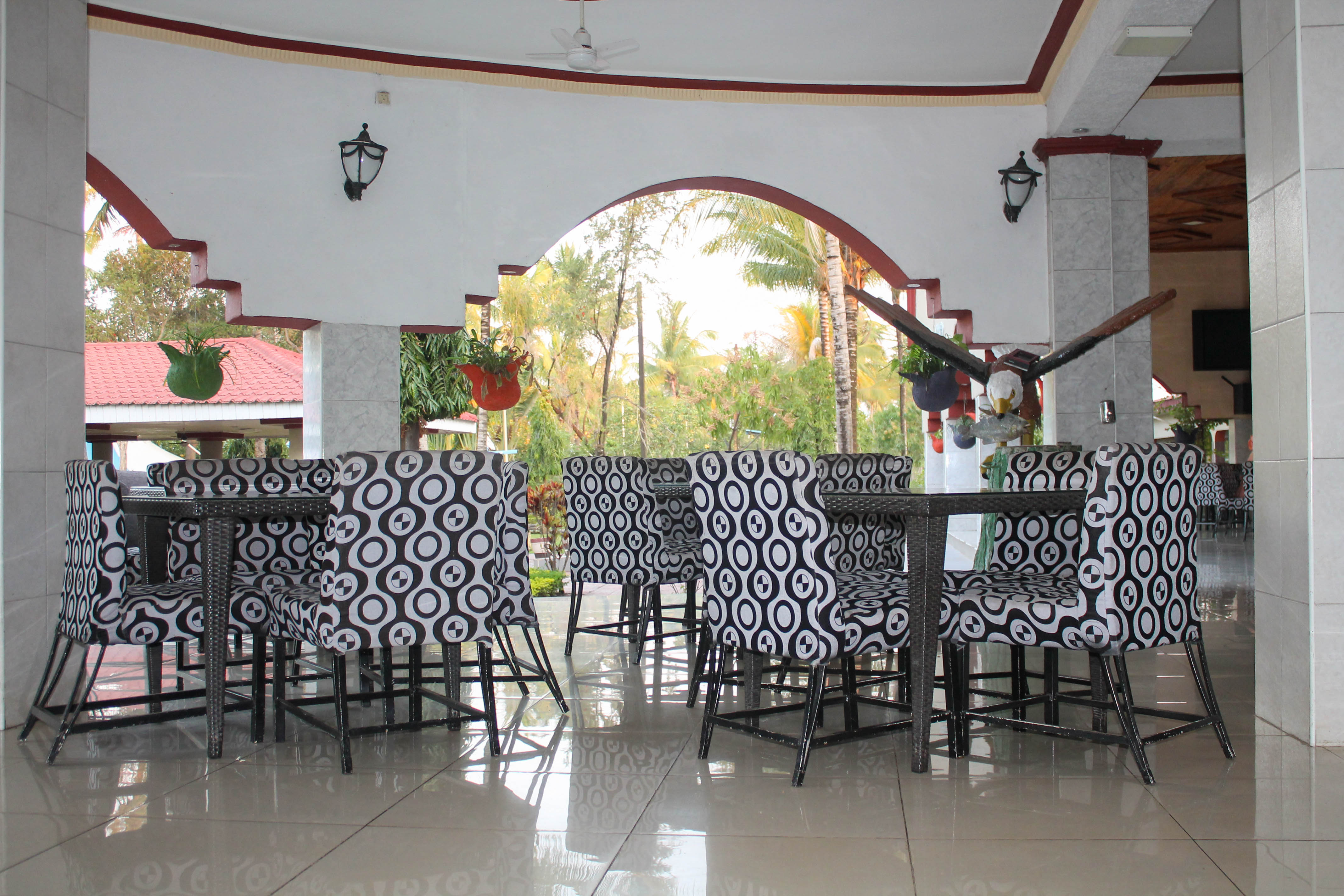 outside empty tables